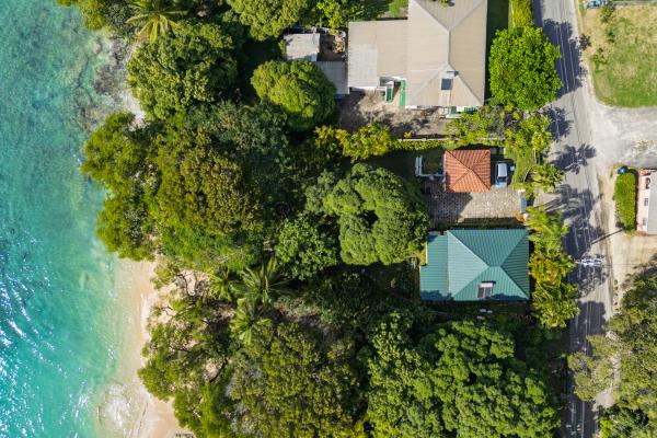 Faul Haus- Beachfront Cottage West Coast