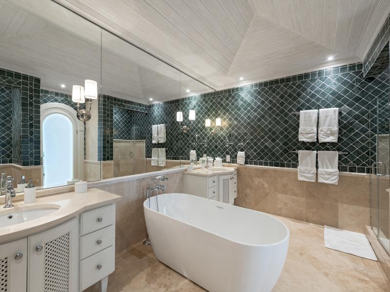 Old Trees – Cyano , Beach Front , Old Trees , Paynes Bay , St James , West Coast  