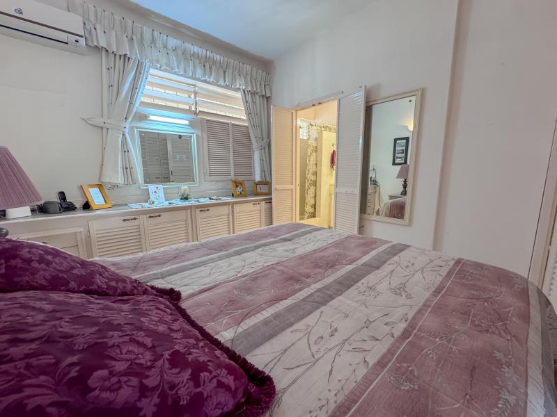 Golden View 106 , Holetown , St James , West Coast  