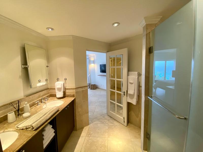 Sapphire Beach 403 - Beachfront , Beach Front , Christ Church  , South Coast  