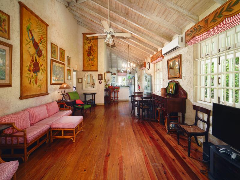 Faul Haus- Beachfront Cottage West Coast , Beach Front , St James , West Coast  