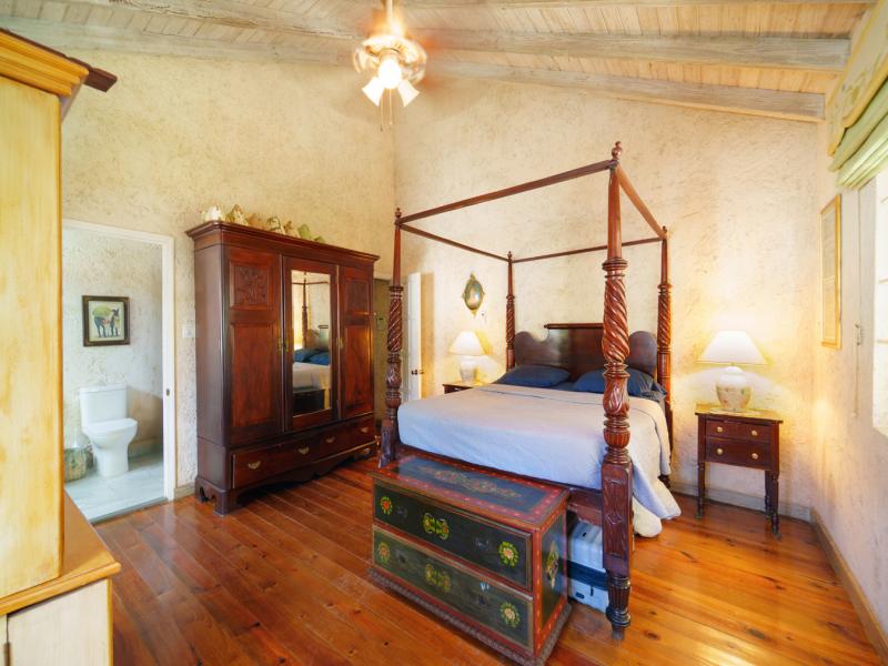 Faul Haus- Beachfront Cottage West Coast , Beach Front , St James , West Coast  