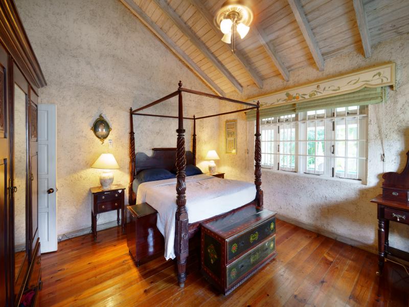 Faul Haus- Beachfront Cottage West Coast , Beach Front , St James , West Coast  