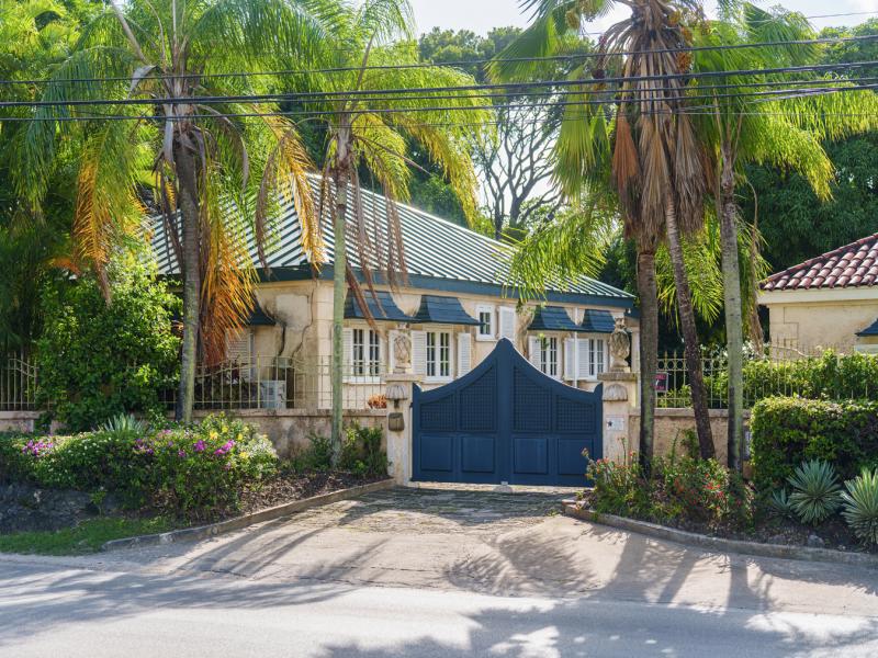 Faul Haus- Beachfront Cottage West Coast , Beach Front , St James , West Coast  