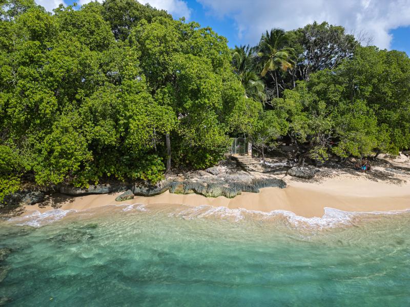 Faul Haus- Beachfront Cottage West Coast , Beach Front , St James , West Coast  