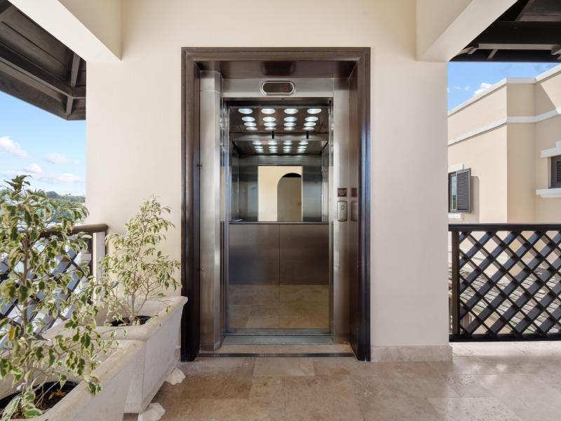 Sandy Cove 501 Penthouse - Beachfront , Beach Front , Sandy Cove , St James , West Coast  