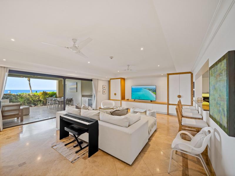 Sandy Cove 101- Beachfront , Beach Front , Paynes Bay , Sandy Cove , St James , West Coast  