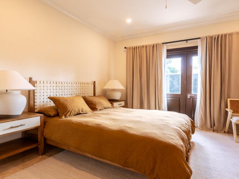 Beachfront - Sandy Cove 102 , Beach Front , Paynes Bay , Sandy Cove , St James , West Coast  