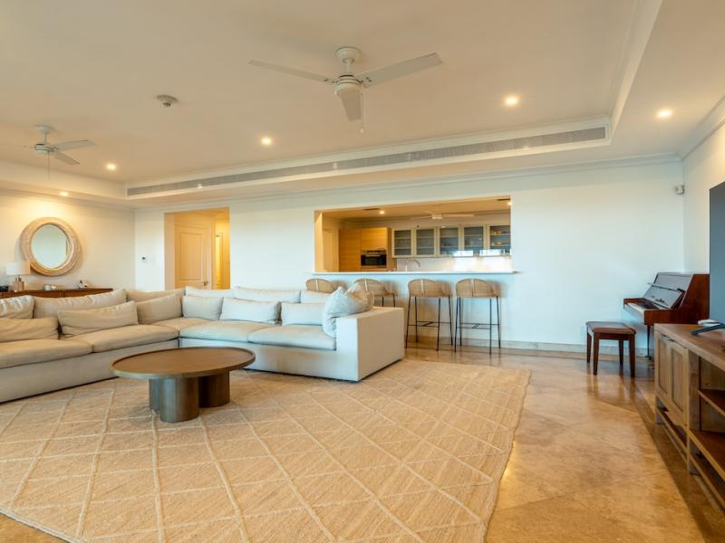 Beachfront - Sandy Cove 102 , Beach Front , Paynes Bay , Sandy Cove , St James , West Coast  