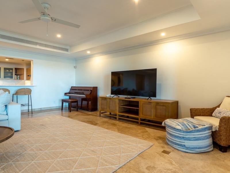 Beachfront - Sandy Cove 102 , Beach Front , Paynes Bay , Sandy Cove , St James , West Coast  