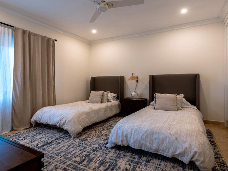 Beachfront - Sandy Cove 102 , Beach Front , Paynes Bay , Sandy Cove , St James , West Coast  