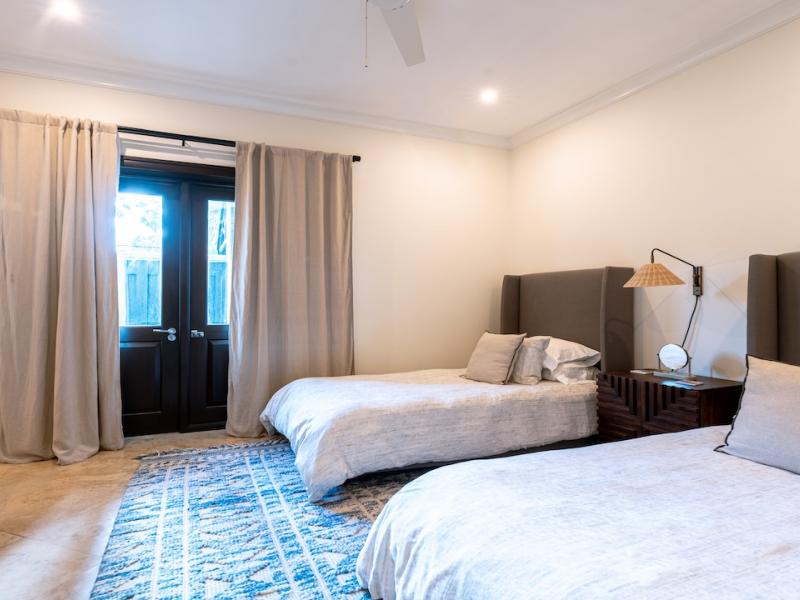 Beachfront - Sandy Cove 102 , Beach Front , Paynes Bay , Sandy Cove , St James , West Coast  