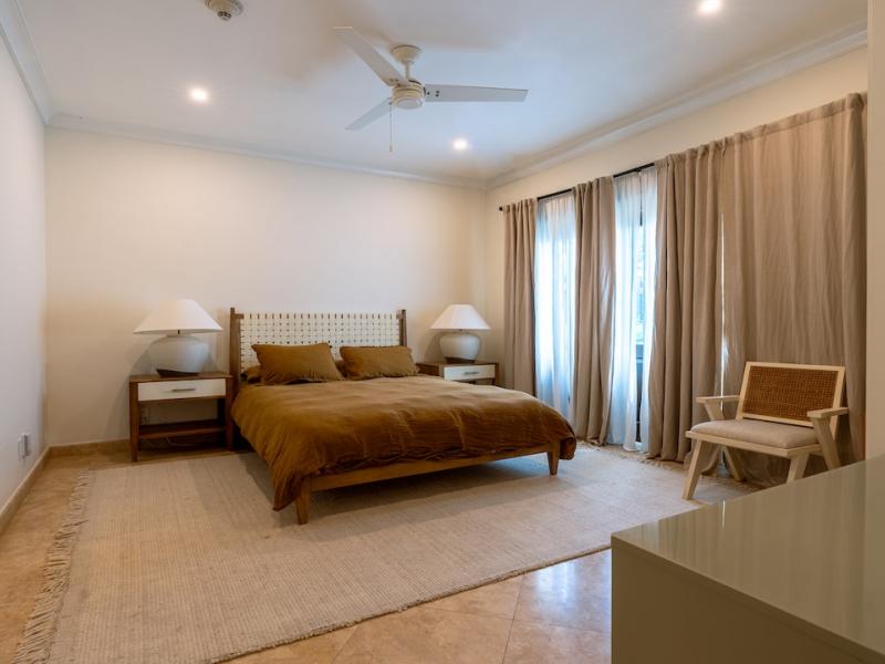 Beachfront - Sandy Cove 102 , Beach Front , Paynes Bay , Sandy Cove , St James , West Coast  