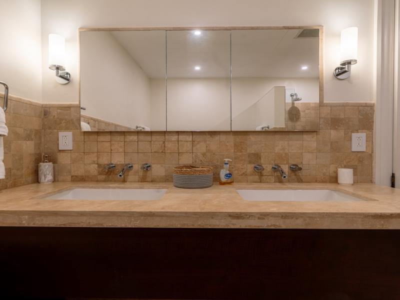 Beachfront - Sandy Cove 102 , Beach Front , Paynes Bay , Sandy Cove , St James , West Coast  