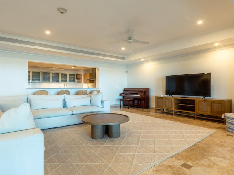 Beachfront - Sandy Cove 102 , Beach Front , Paynes Bay , Sandy Cove , St James , West Coast  