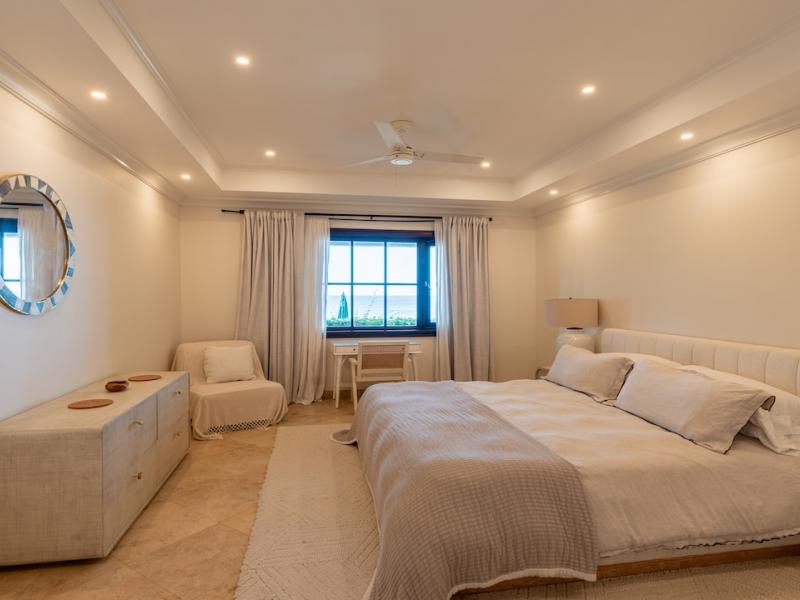 Beachfront - Sandy Cove 102 , Beach Front , Paynes Bay , Sandy Cove , St James , West Coast  