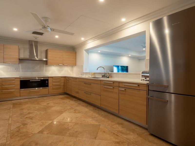 Beachfront - Sandy Cove 102 , Beach Front , Paynes Bay , Sandy Cove , St James , West Coast  