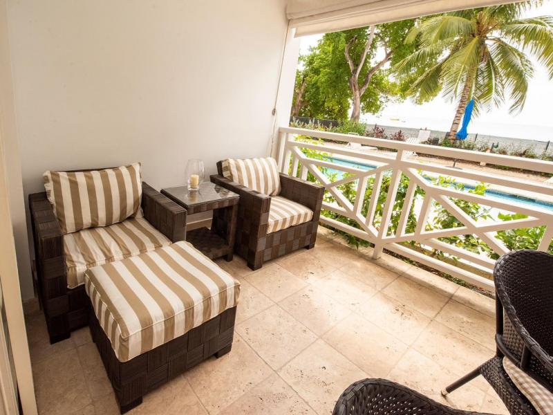 Waterside 104 - Beachfront , Paynes Bay , St James , West Coast  