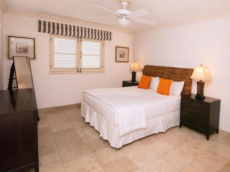 Waterside 104 - Beachfront , Paynes Bay , St James , West Coast  