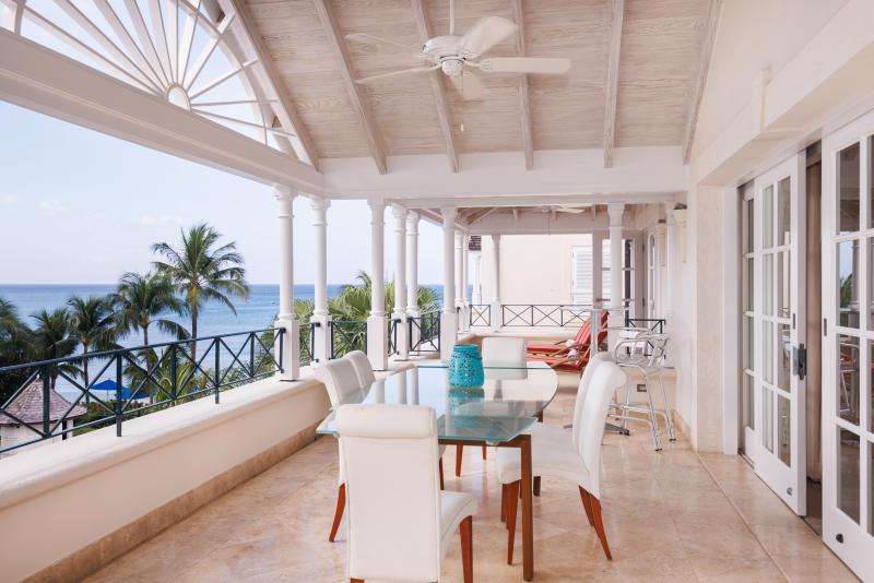 Schooner Bay 303 - Beachfront 