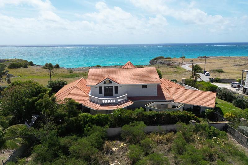 Moondancer, Bottom Bay